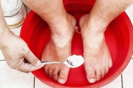 A gomba kezelése a láb hüvelykujján